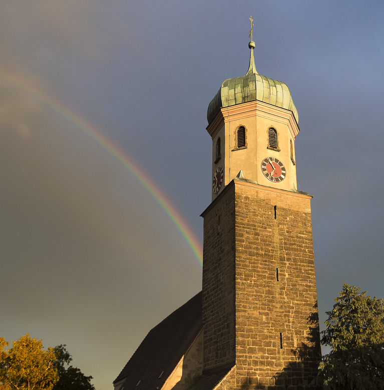 Kirche im Sonnenlicht